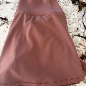 Vuori Women's baseline Skirt in Dusty Rose / Sedona Heather Brown